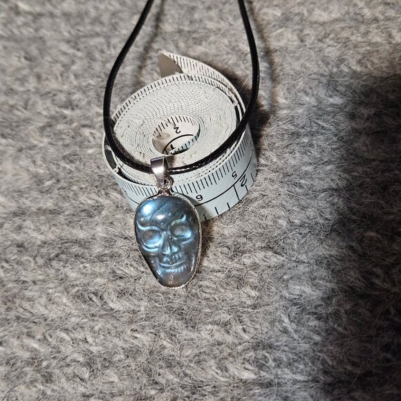 NWOT labradorite gemstone/crystal skull, silver plate, black cord, new - Picture 1 of 4